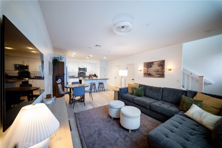 3078 E Via Rosso, Ontario