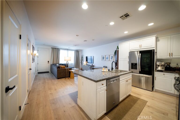 3078 E Via Rosso, Ontario