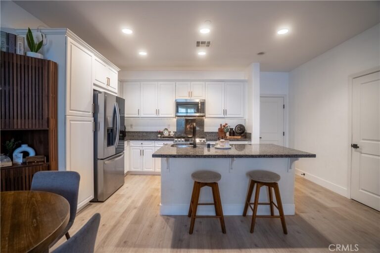 3078 E Via Rosso, Ontario