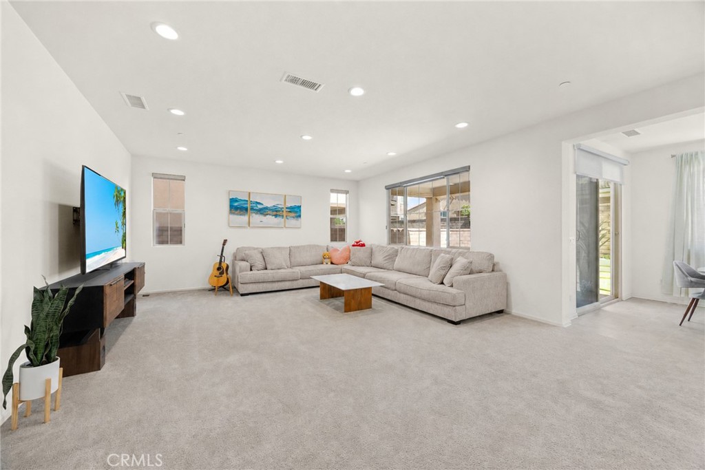 3191 E La Avenida, Ontario