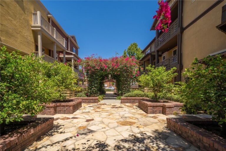 323 S Glendora Avenue, Glendora