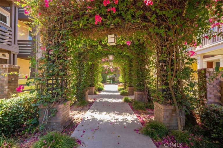 323 S Glendora Avenue, Glendora