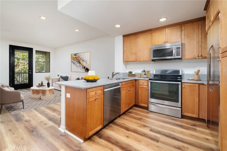 323 S Glendora Avenue, Glendora