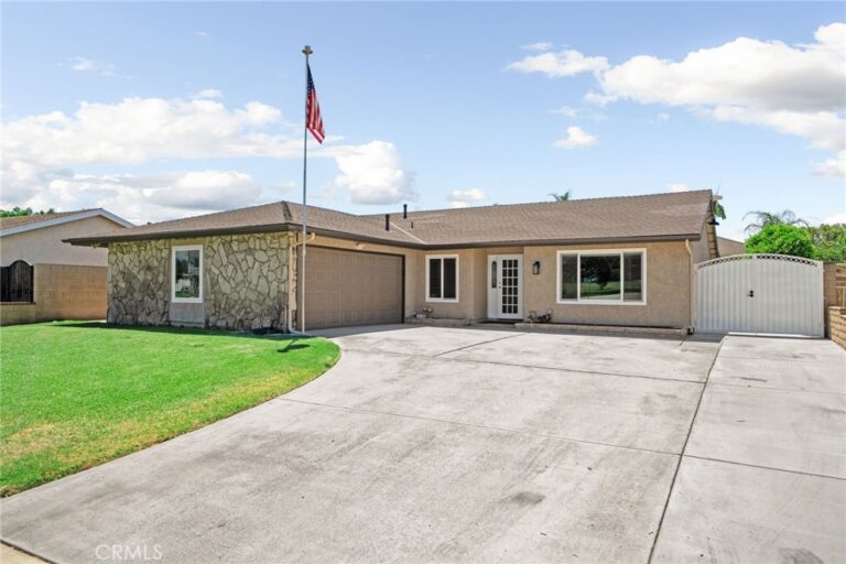 326 E Blue Jay, Ontario