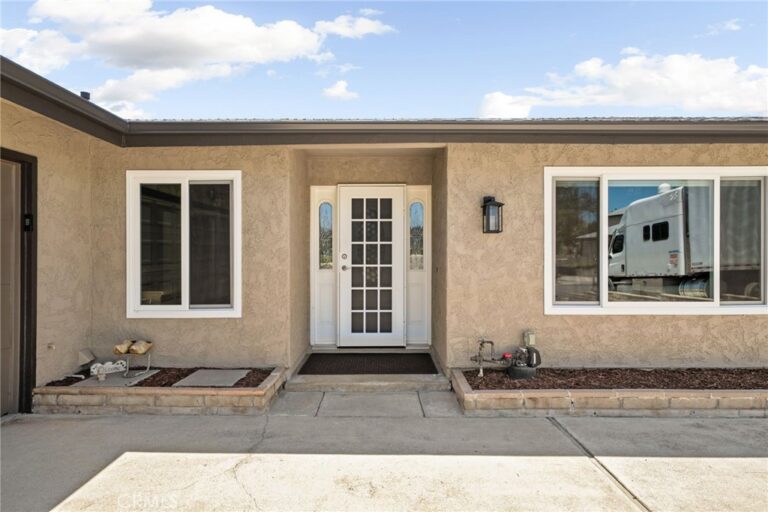 326 E Blue Jay, Ontario
