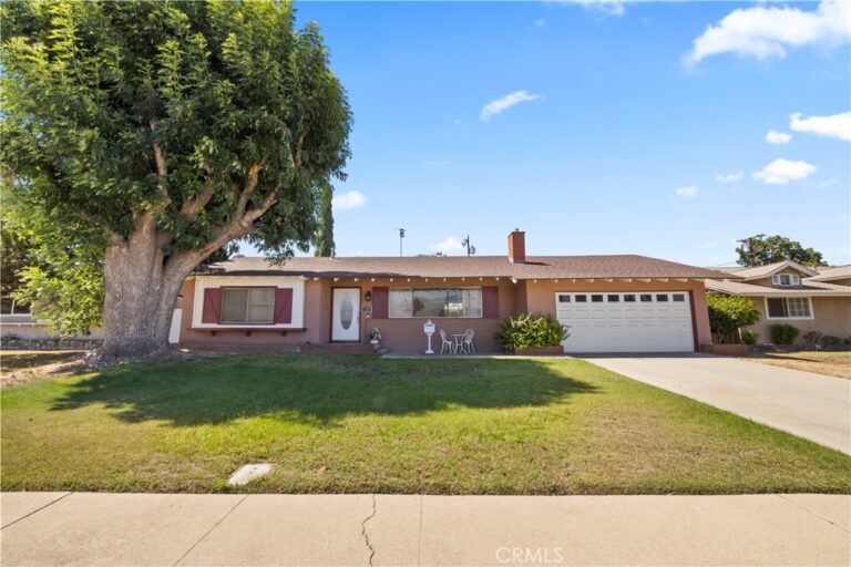 330 Golden Carriage, Pomona