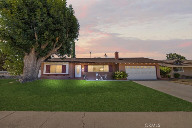 330 Golden Carriage, Pomona