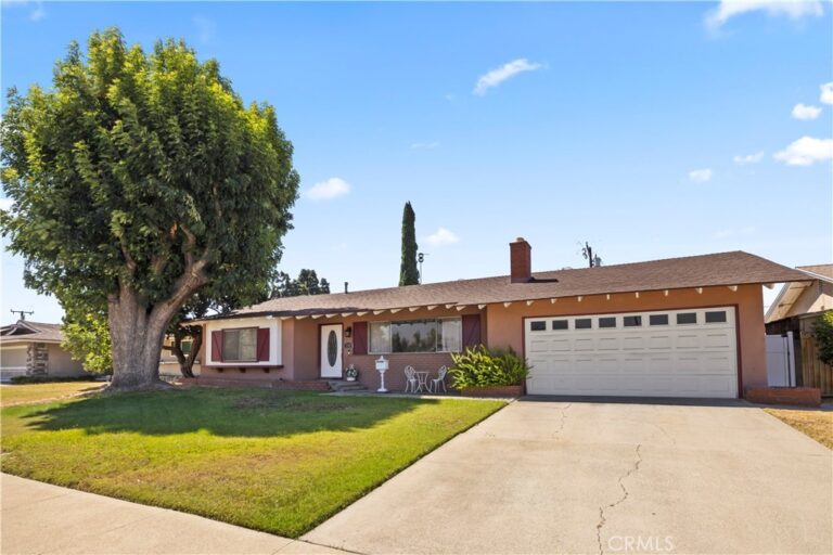 330 Golden Carriage, Pomona