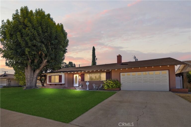 330 Golden Carriage, Pomona
