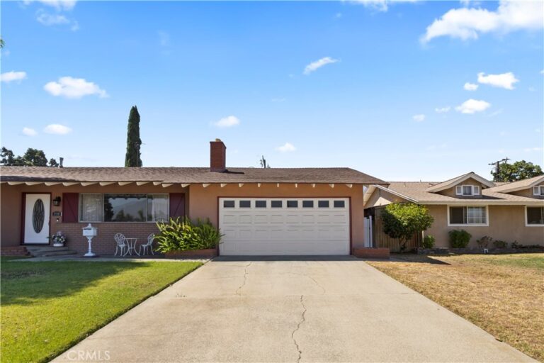 330 Golden Carriage, Pomona