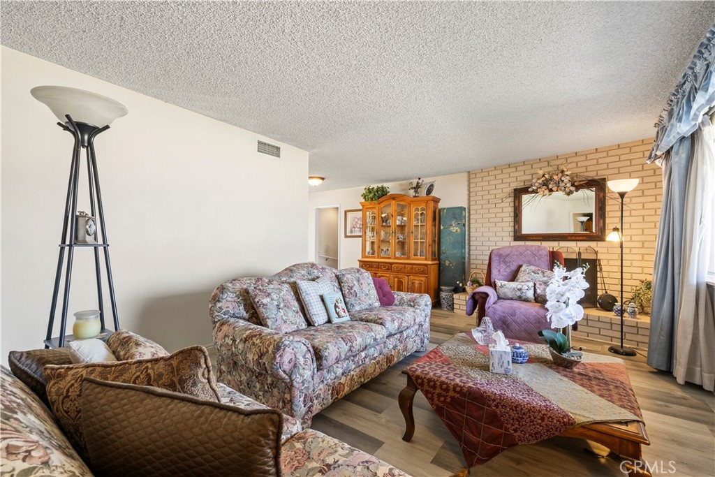 330 Golden Carriage, Pomona