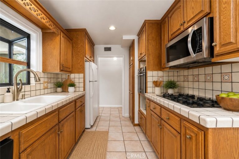 333 W Newburgh Street, Glendora
