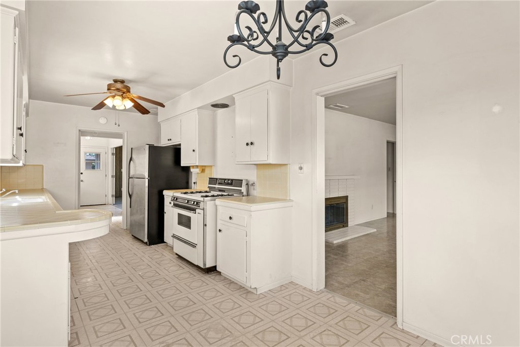 334 W Virginia, Glendora
