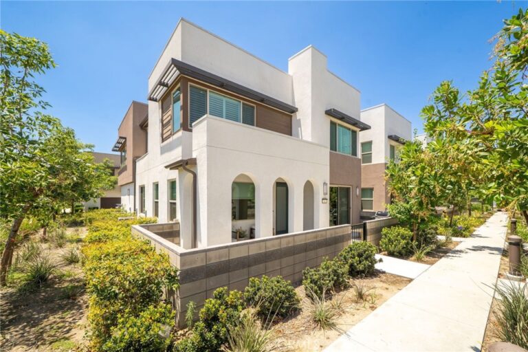 3590 E Peckham Paseo #6, Ontario