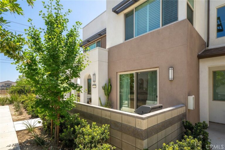3590 E Peckham Paseo #6, Ontario