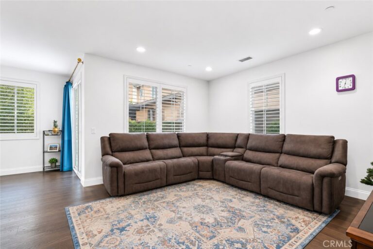 3843 S Oakville, Ontario