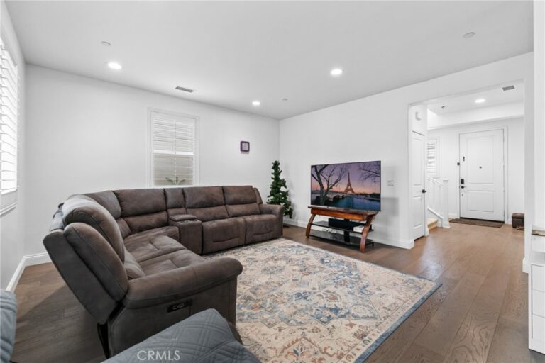 3843 S Oakville, Ontario
