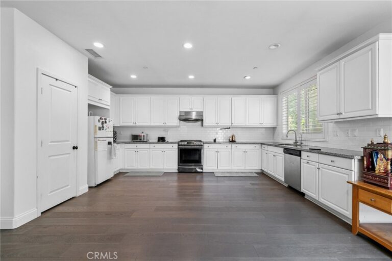 3843 S Oakville, Ontario