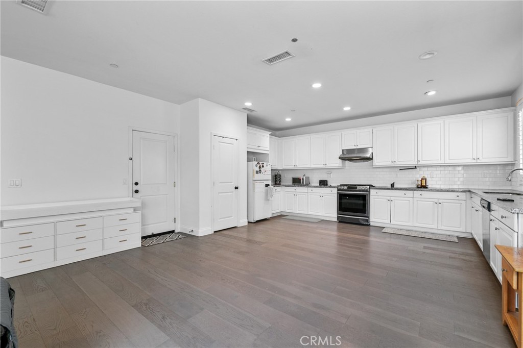 3843 S Oakville, Ontario