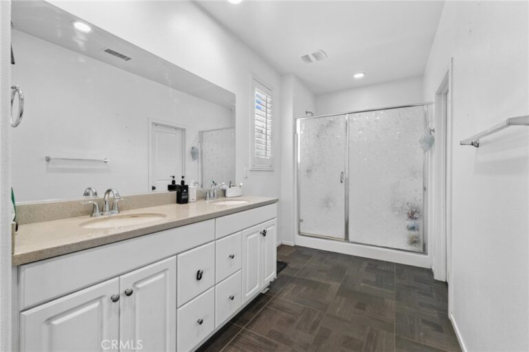3843 S Oakville, Ontario