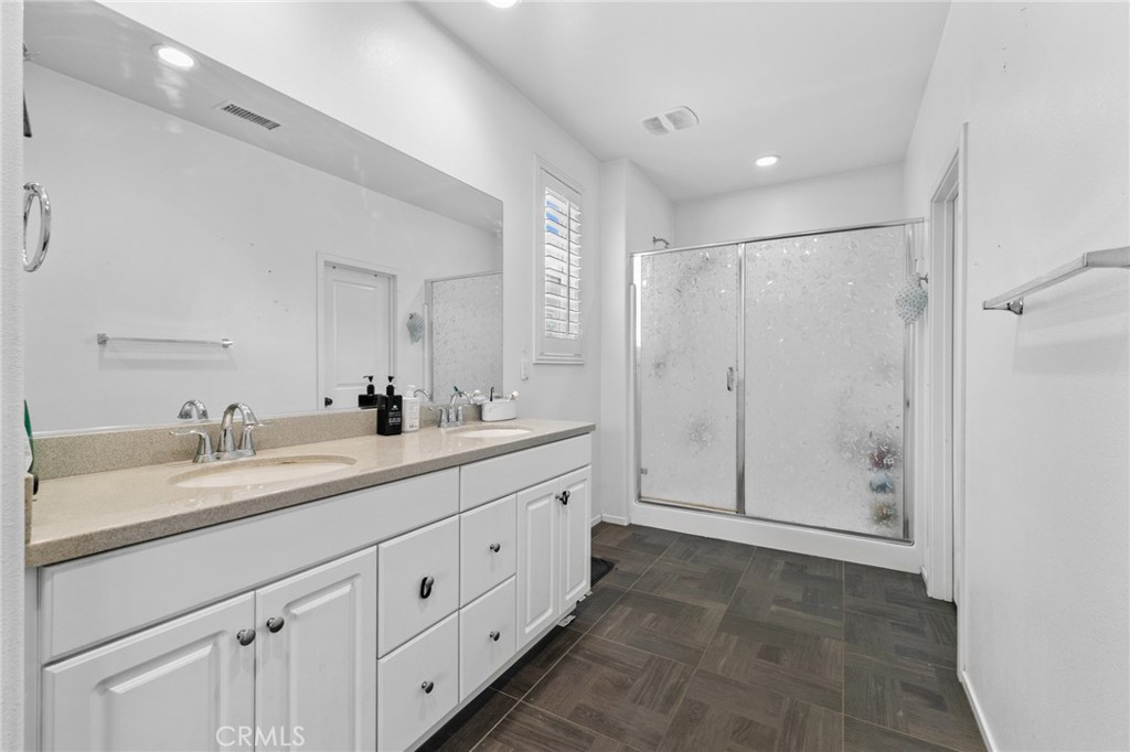 3843 S Oakville, Ontario