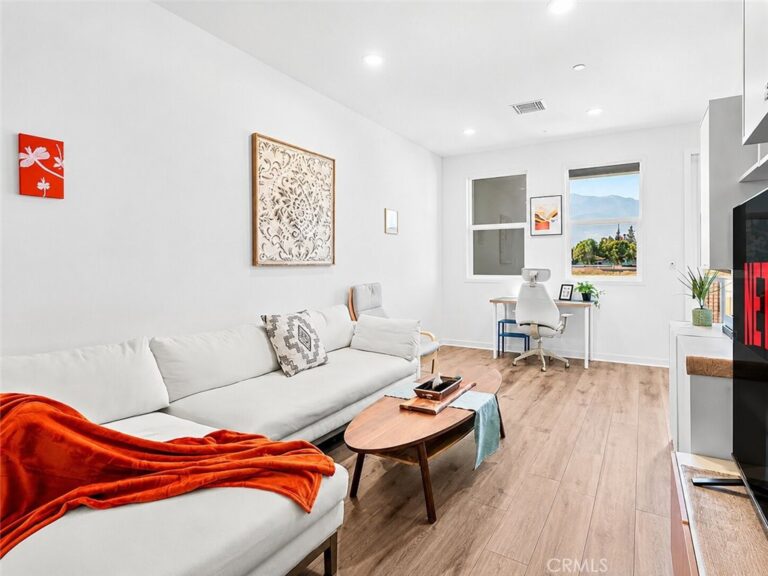 4061 E LUNA PASEO #31, Ontario