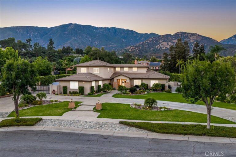4161 New Hampshire Avenue, Claremont