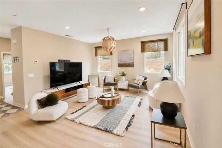 42 Gable Ct, Pomona