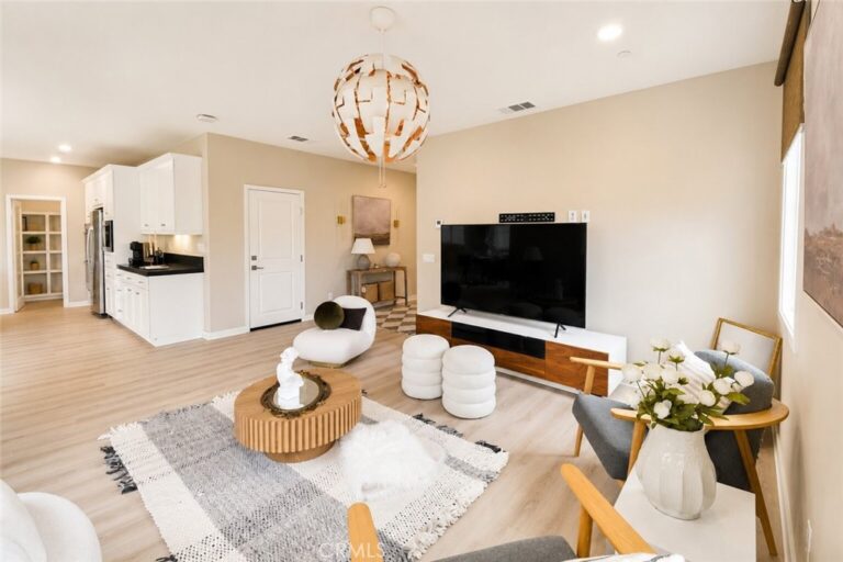42 Gable Ct, Pomona