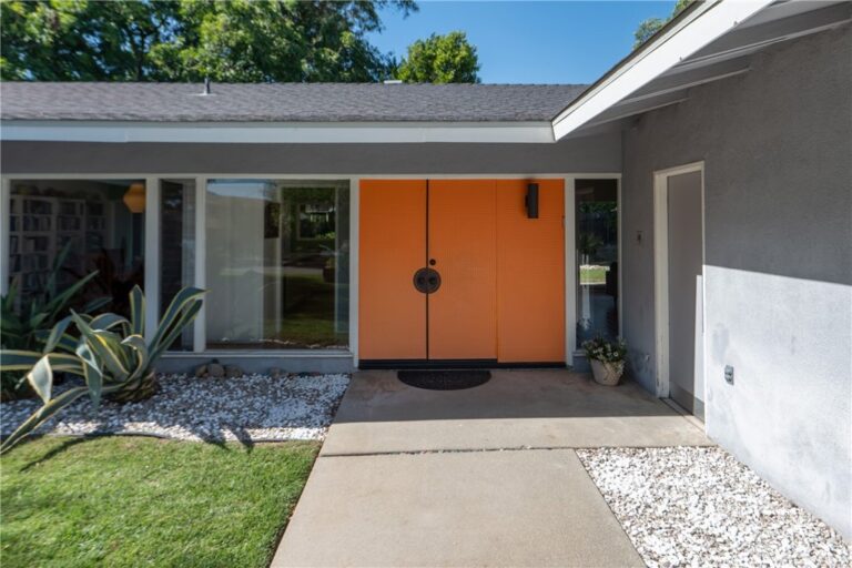 425 Bowling Green Drive, Claremont