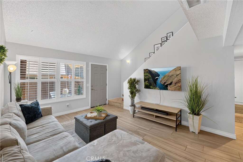 435 W 9th #B3, Upland