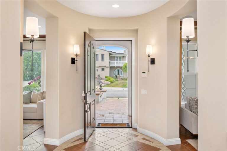 4394 Hiwassee, Claremont