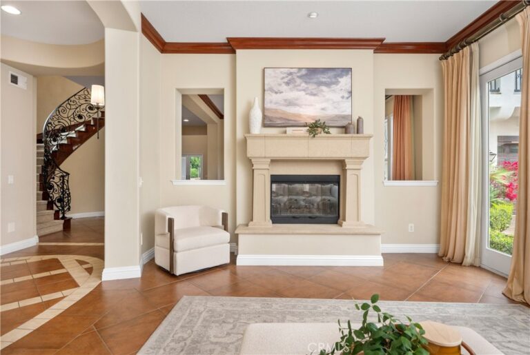 4394 Hiwassee, Claremont