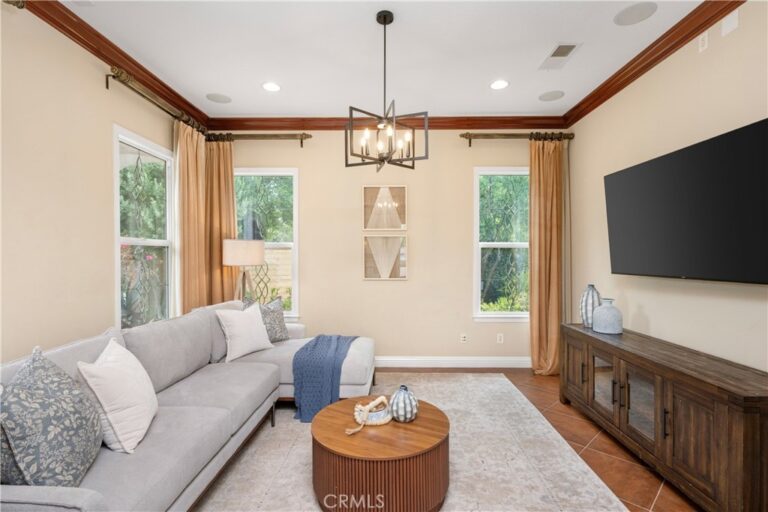 4394 Hiwassee, Claremont