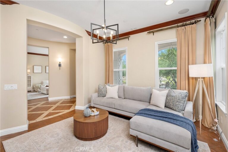 4394 Hiwassee, Claremont
