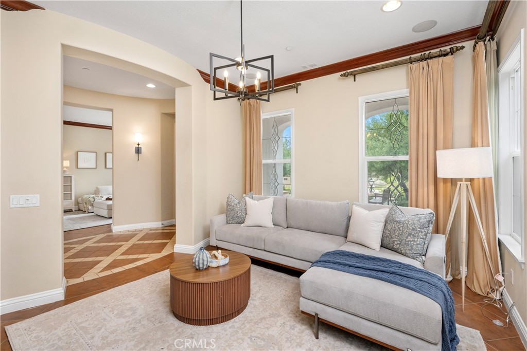 4394 Hiwassee, Claremont