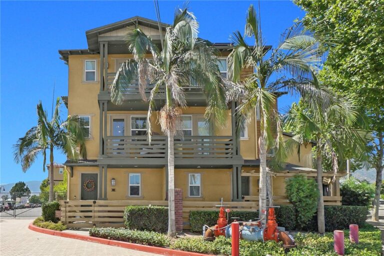441 S Glendora Avenue, Glendora