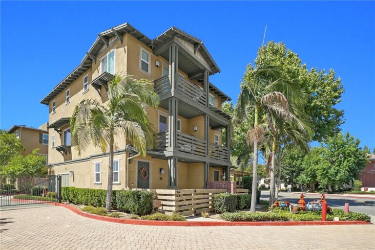 441 S Glendora Avenue, Glendora