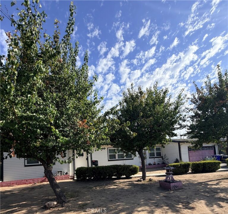 477 E Van Koevering, Rialto
