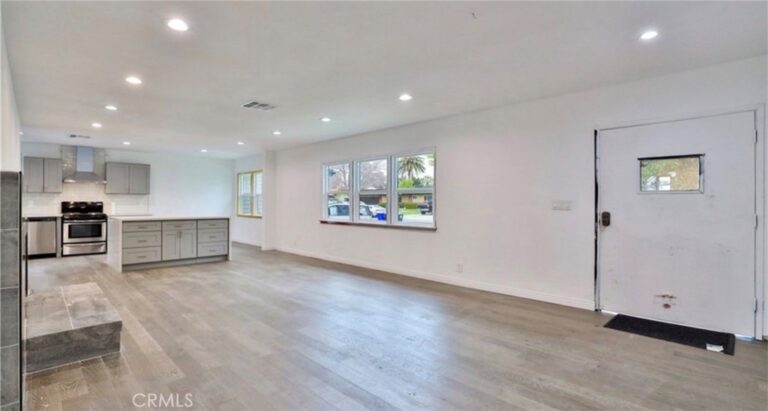 477 E Van Koevering, Rialto