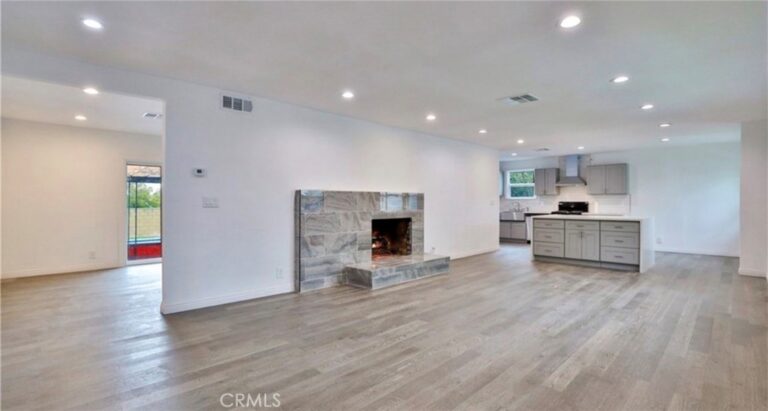477 E Van Koevering, Rialto