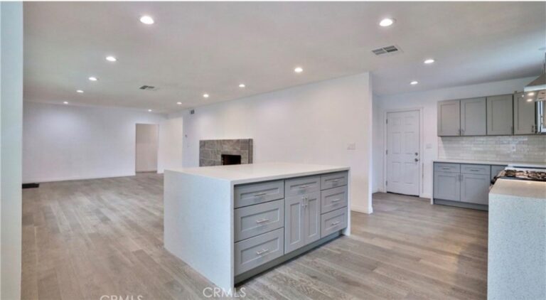 477 E Van Koevering, Rialto