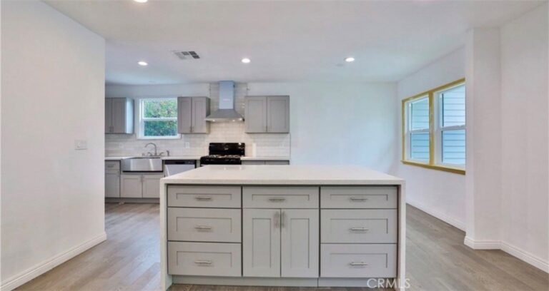 477 E Van Koevering, Rialto