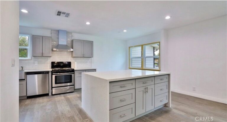 477 E Van Koevering, Rialto