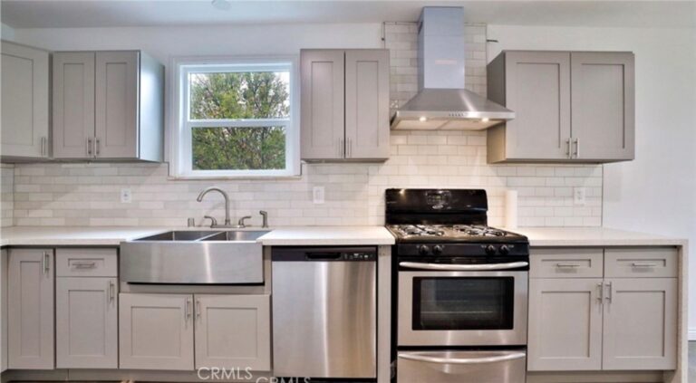 477 E Van Koevering, Rialto