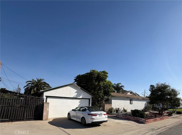 479 Carleton Avenue, Claremont