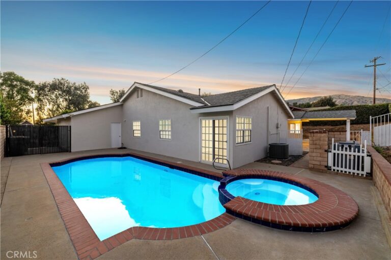 4832 Chamber, La Verne