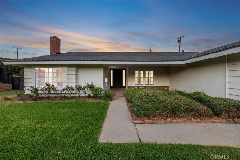 4832 Chamber, La Verne