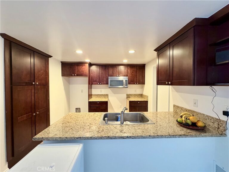 513 E Fairfield Court, Ontario