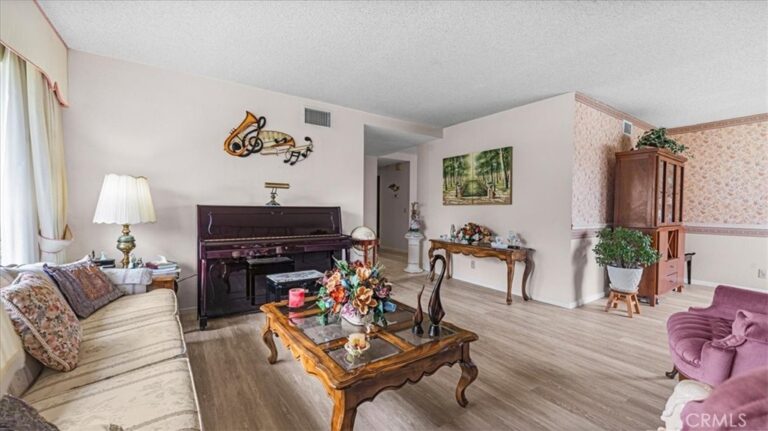532 Chouinard Circle, Claremont